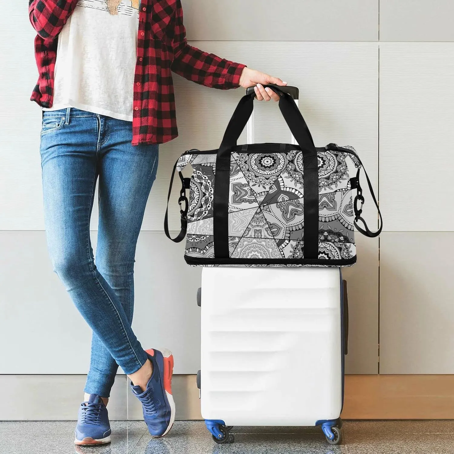 Black Grey White Mosaic Graffiti Patchwork Indian, Turkish Motifs Gym Duffel Bag, Polyester Travel Weekender Luggage Handbag with Waterproof Pocket for Wet Items, Unisex Foldable Tote for Sports