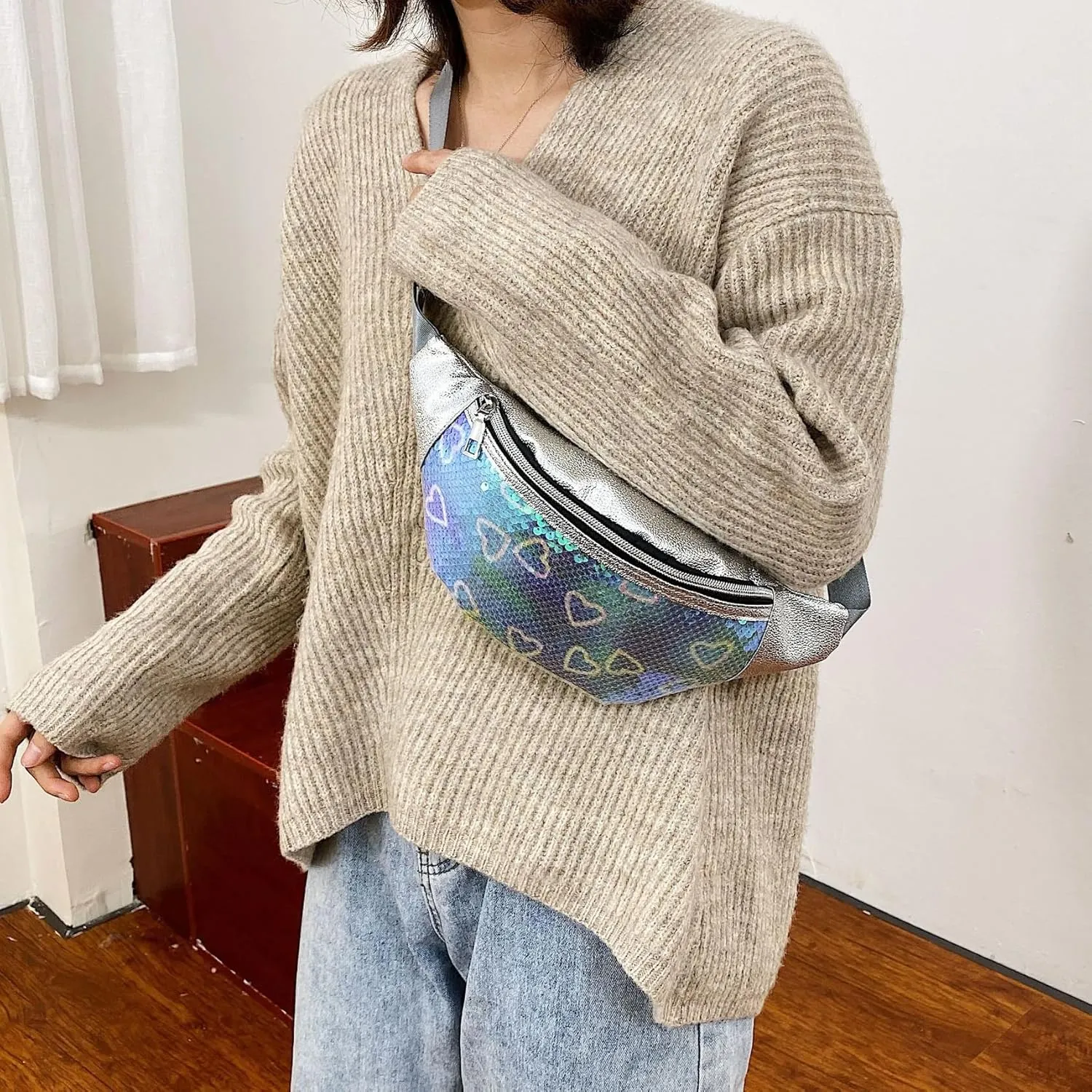 eYLun Women Fanny Pack Belt Bag Crossbody Sequins Waist Bag Bum Bag Lightweight Traveling Waist Bag Pack Silver