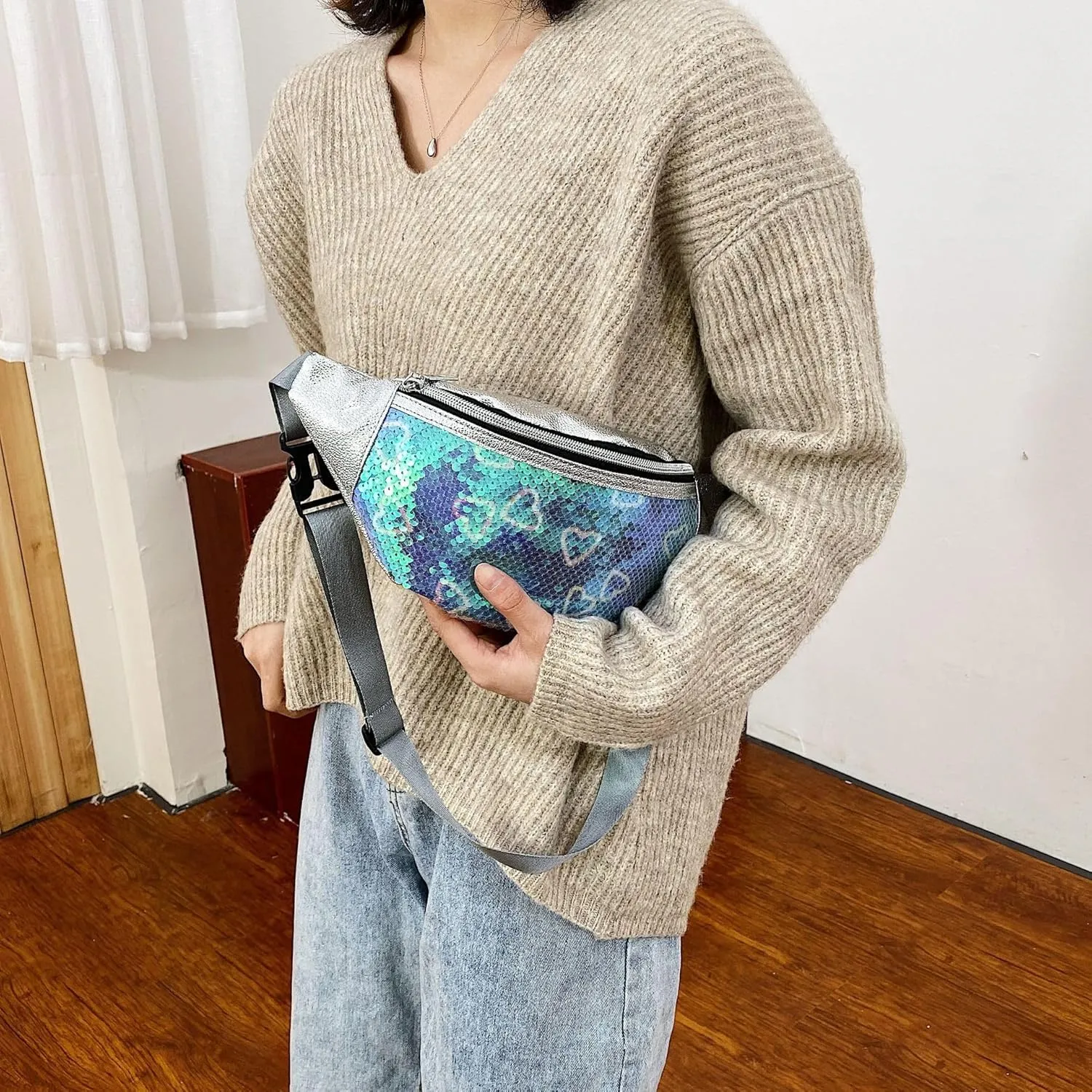 eYLun Women Fanny Pack Belt Bag Crossbody Sequins Waist Bag Bum Bag Lightweight Traveling Waist Bag Pack Silver