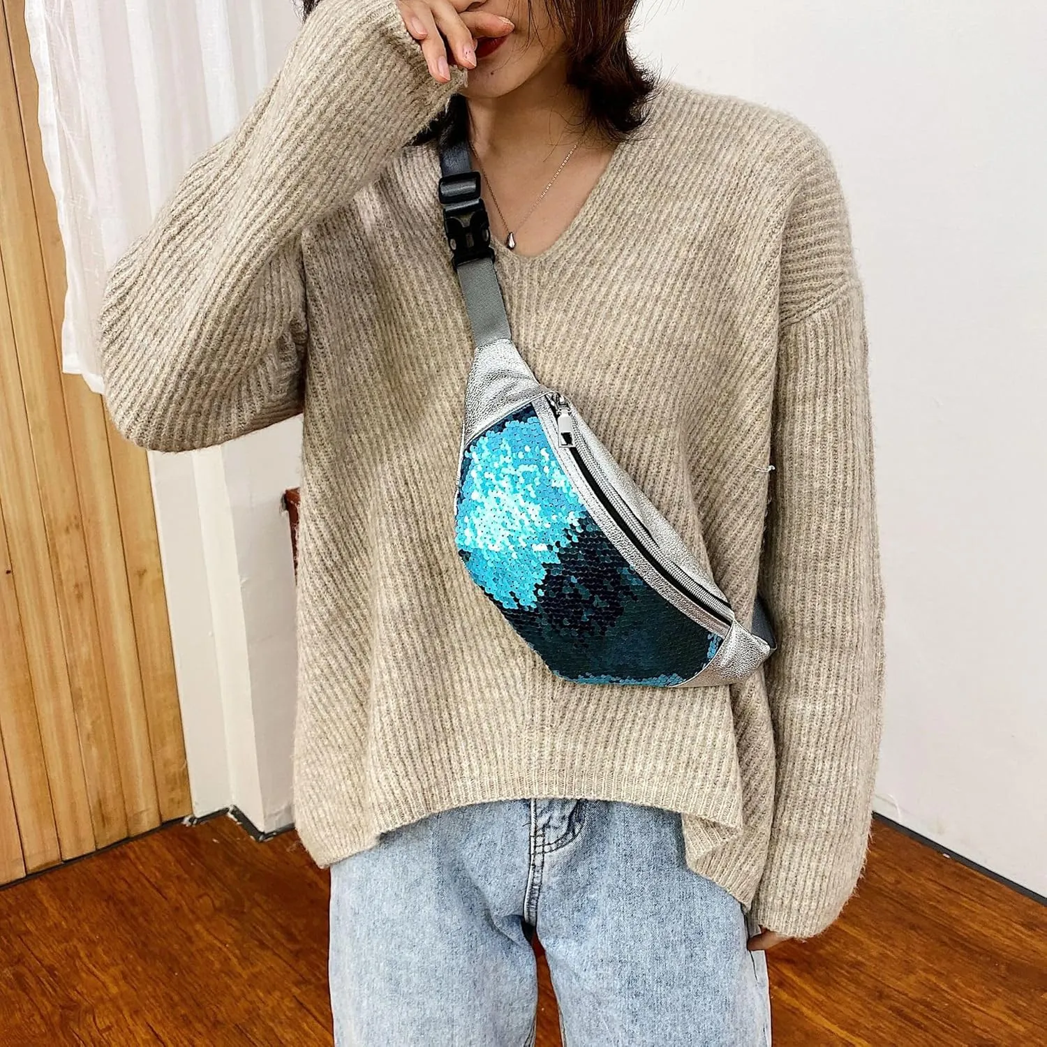 eYLun Women Fanny Pack Belt Bag Crossbody Sequins Waist Bag Bum Bag Lightweight Traveling Waist Bag Pack Silver