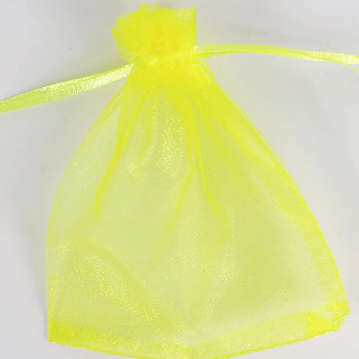 Lautechco 100Pcs Organza Bags - 3.5x4.5 inches Yellow Mesh Drawstring Bags for Gifts & Christmas