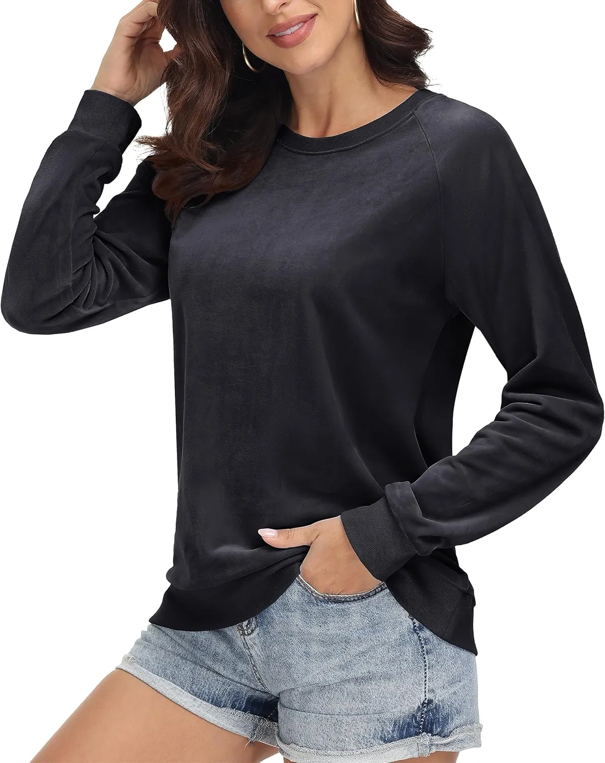 MAGCOMSEN Women's Velour Sweatshirts Crewneck Long Sleeve Casual Pullover Soft Warm Shirts Velvet Tops Winter Fall