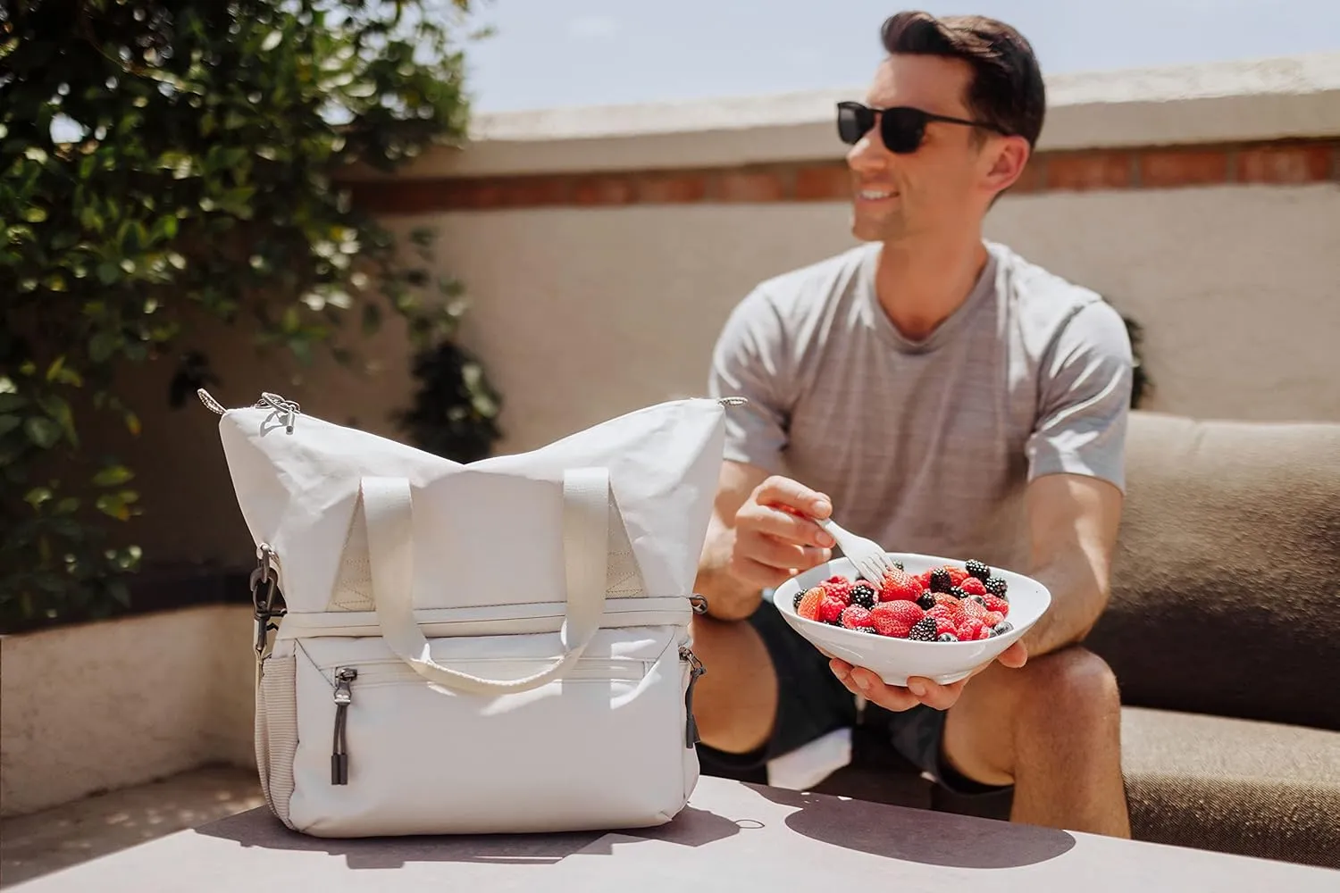 PICNIC TIME Tarana Insulated Lunch Bag made from Recycled Material, Lunch Box with Picnic Set, Upcycled Lunch Cooler Bag, (Halo Gray)